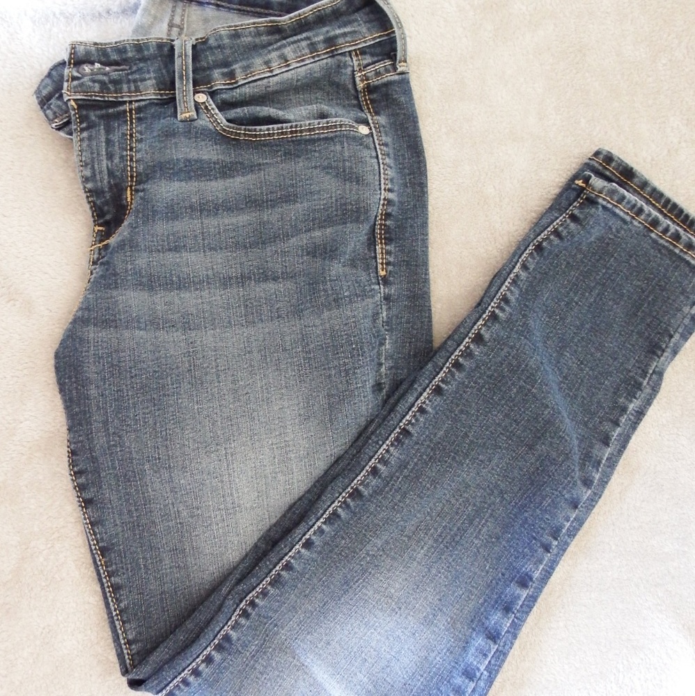 LEVI JEANS